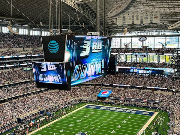 Can Manning avoid pitfalls aging legends face?